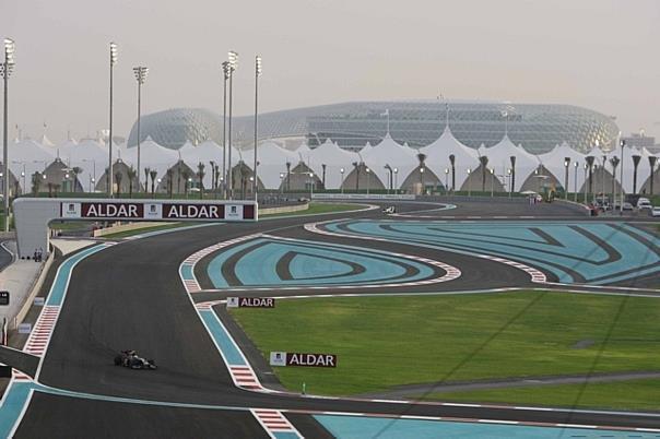 Einzigartig auf der Welt: Die Formel-1-Rennstrecke Yas Marina Circuit in Abu Dhabi. Foto: L. Gorys/auto-reporter.net 